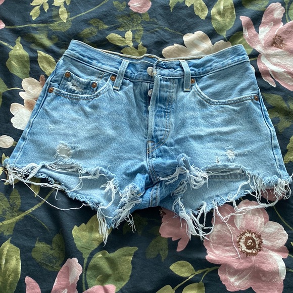 Levi’s 501 Shorts - Picture 1 of 4